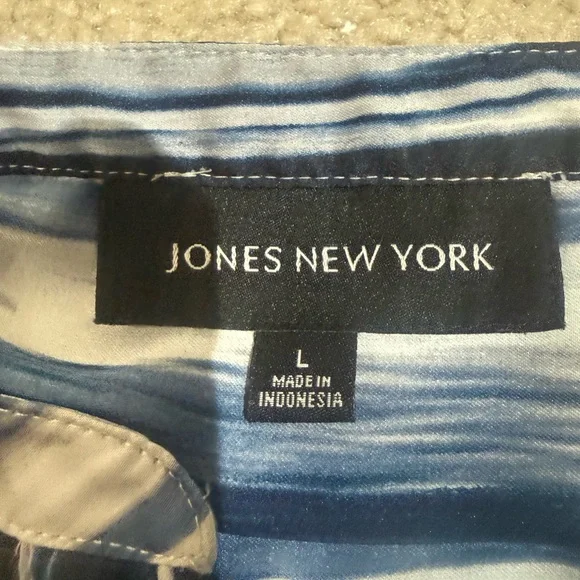 Jones New York Navy and White Patterned Blouse - Picture 2 of 4